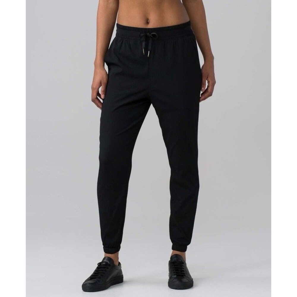 Lululemon Women's In-Depth Jogger Lightweight Athleisure Gauzy Size 4 Black
